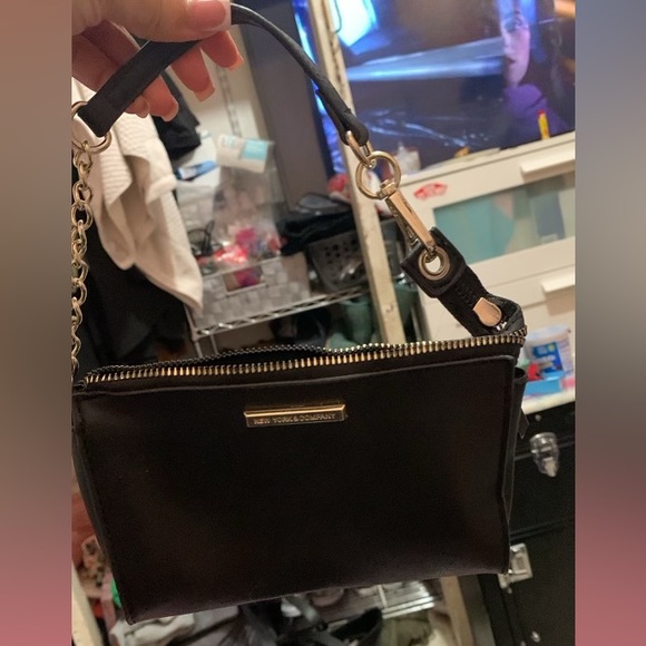 Two bags New York and company and a sparkly bag - Picture 3 of 4